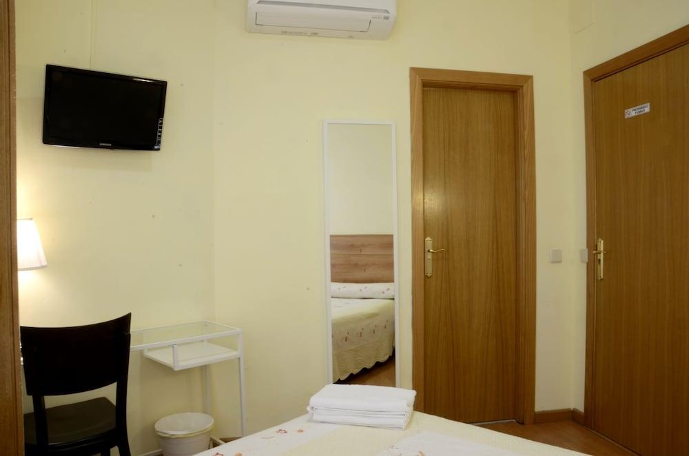 Hostal Nersan2 Madrid Exterior photo