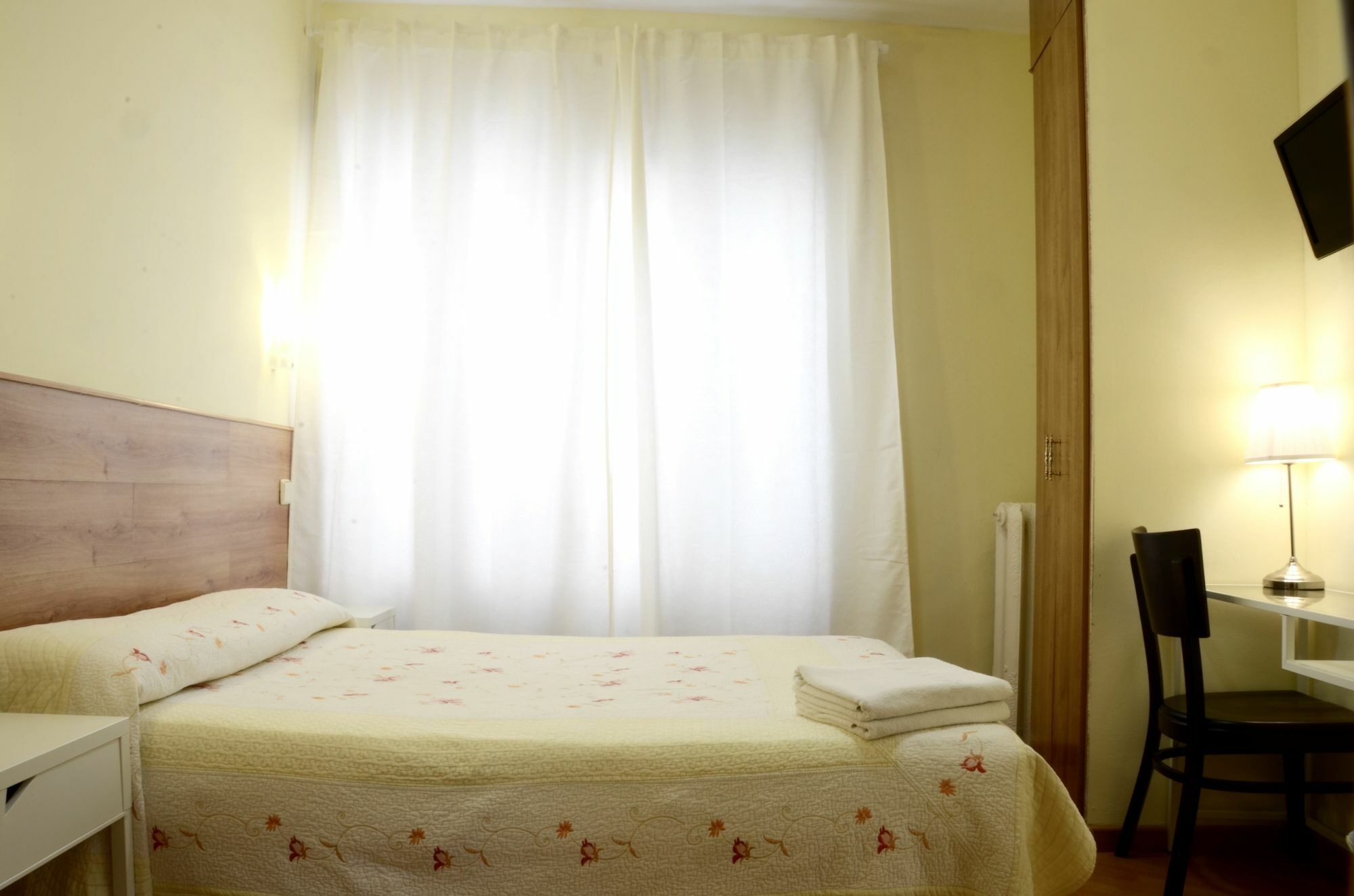 Hostal Nersan2 Madrid Exterior photo